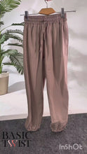 Load and play video in Gallery viewer, Women's Flowy Elasticated Leg Pants - Olive Green (Size:M&amp;Xl)

