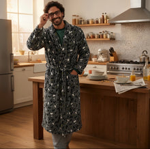 Load image into Gallery viewer, Men&#39;s Snoopy Fleece Gown (Sizes S &amp; M) Black Friday OFFER!!!
