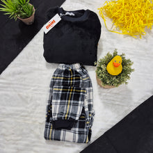 Load image into Gallery viewer, Boy&#39;s &amp; Girl&#39;s-Black &amp; White Checked Fleece Pyjamas (Size 10.11.12)

